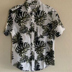 Small Hawaiian Shirt Green, Black and White Split Leaf By Goodfellow